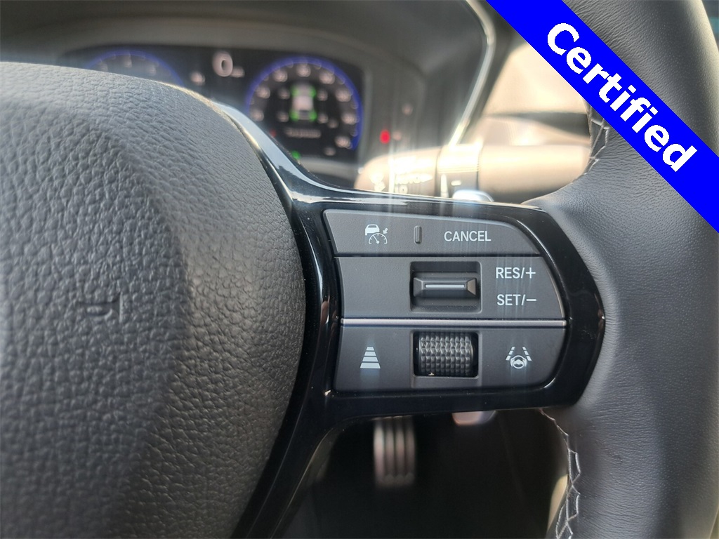 Vehicle image 25 of 28