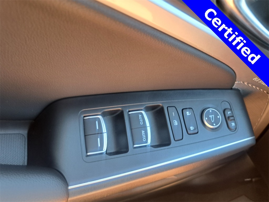 Vehicle image 22 of 28