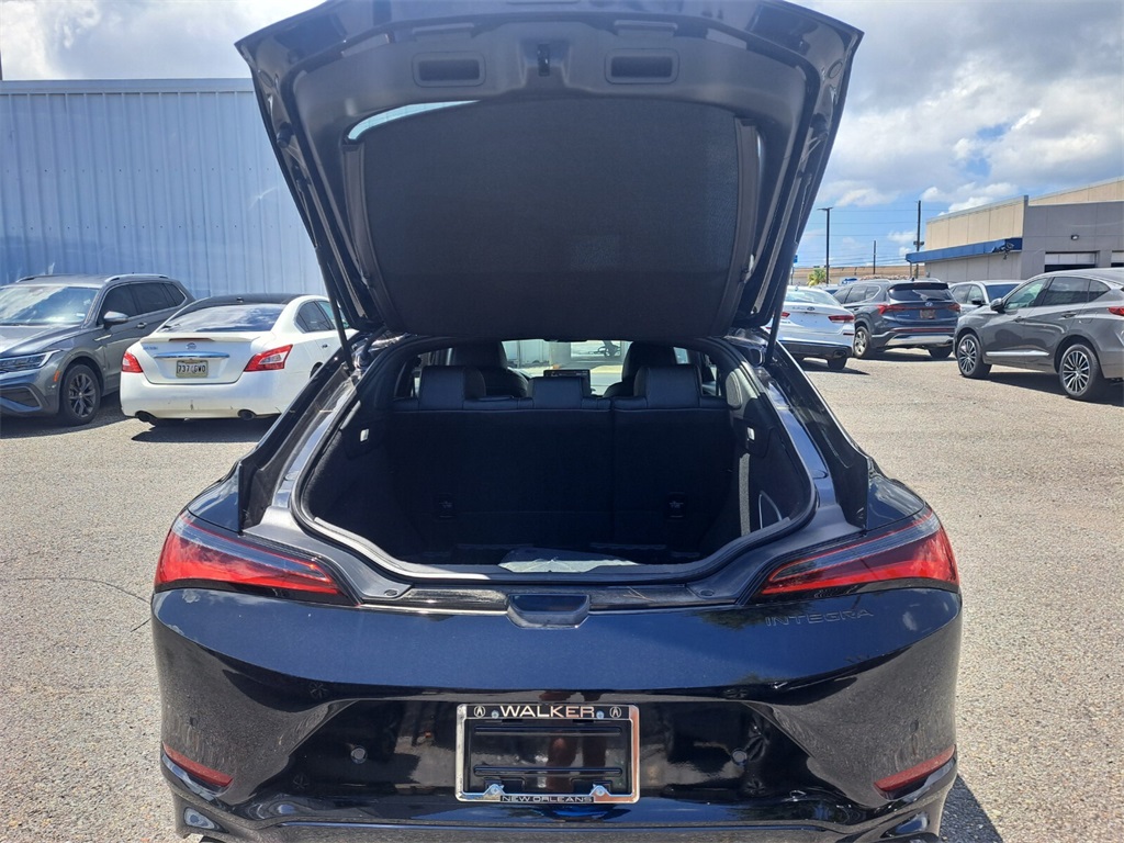 Vehicle image 25 of 28