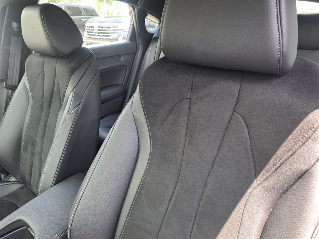 Vehicle image 13 of 28