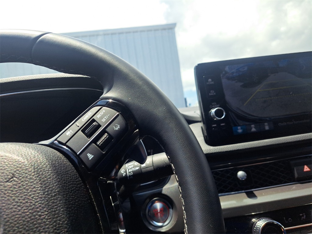 Vehicle image 16 of 28