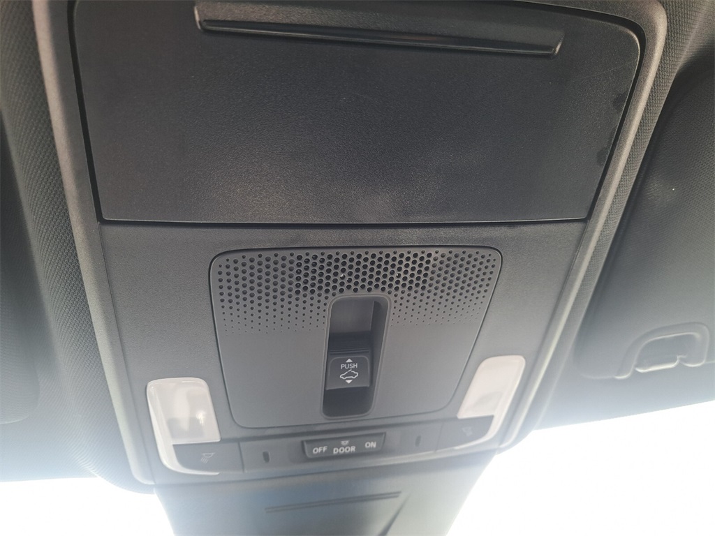 Vehicle image 26 of 28
