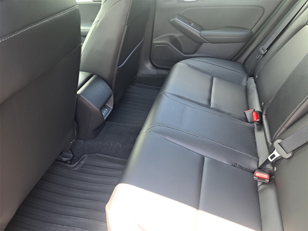 Vehicle image 14 of 28