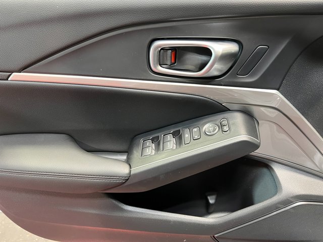 Vehicle image 17 of 37