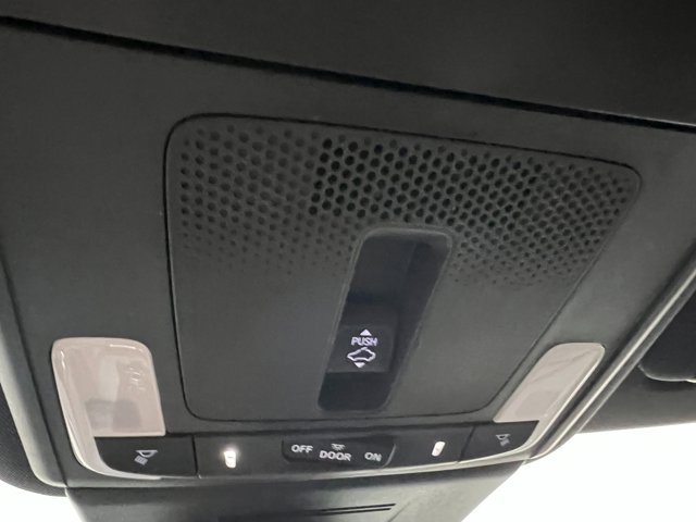 Vehicle image 29 of 37