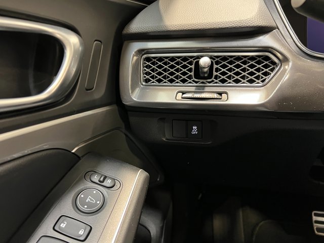 Vehicle image 20 of 37