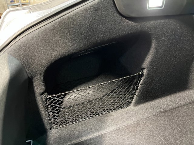 Vehicle image 33 of 37