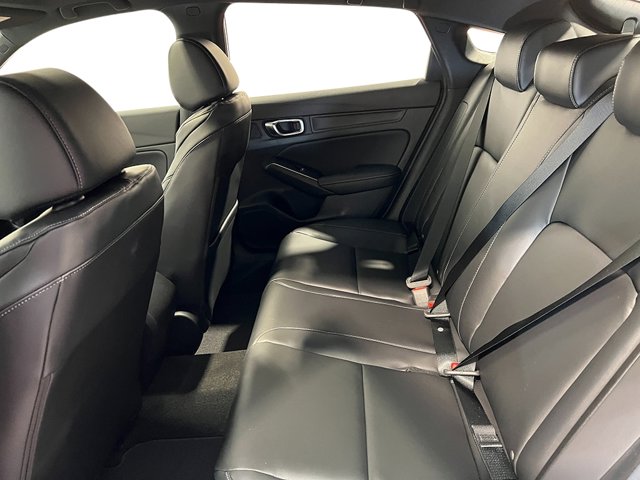 Vehicle image 31 of 37