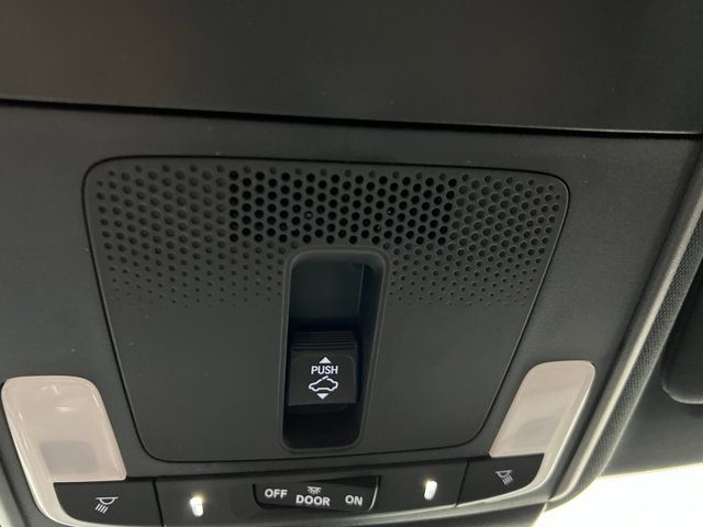 Vehicle image 29 of 37