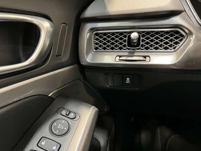 Vehicle image 20 of 37