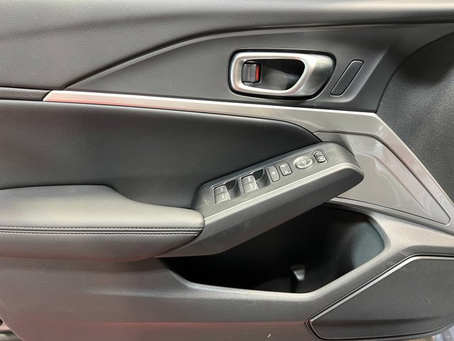Vehicle image 17 of 37