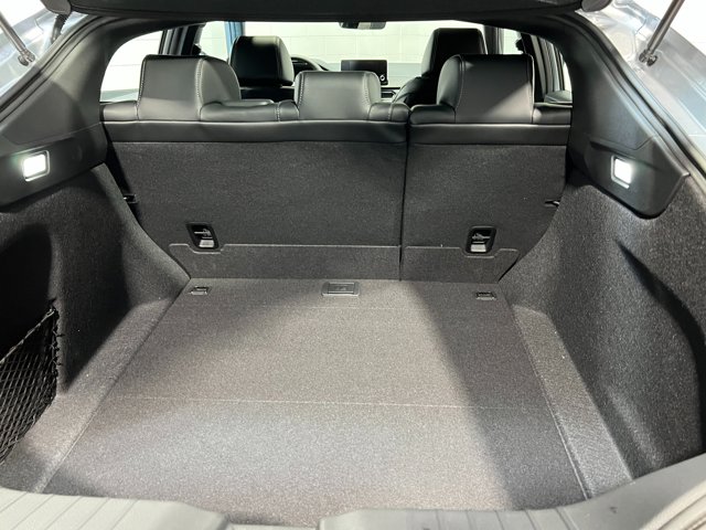 Vehicle image 32 of 37
