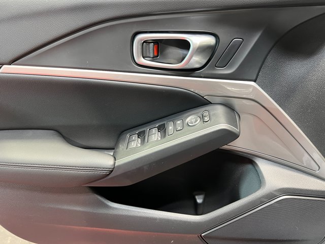 Vehicle image 17 of 37