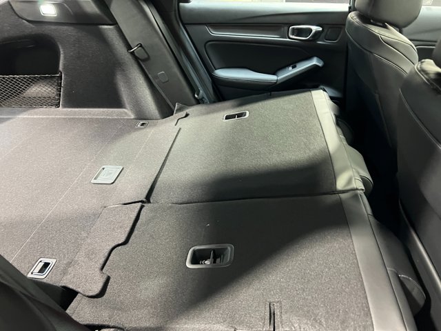 Vehicle image 35 of 37