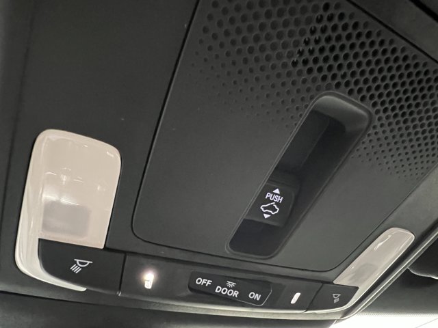Vehicle image 29 of 37