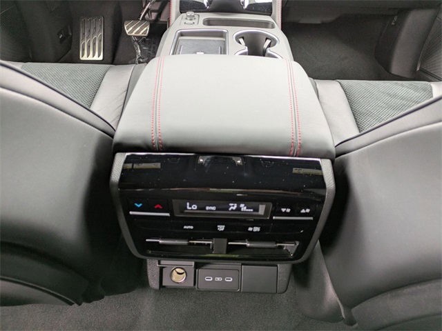Vehicle image 19 of 38