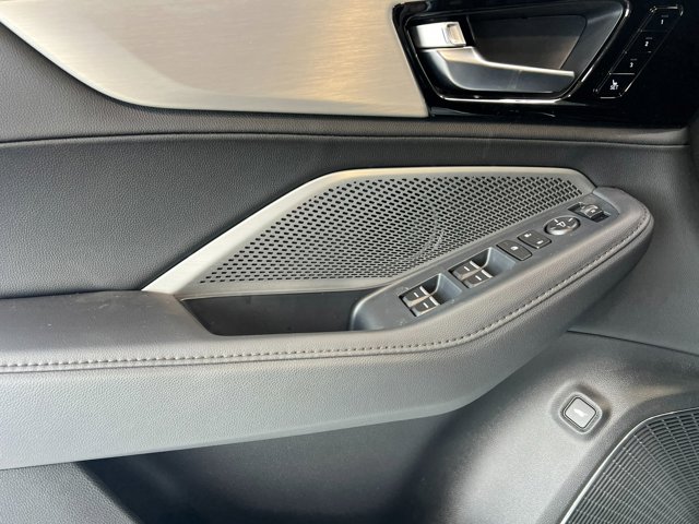 Vehicle image 16 of 39