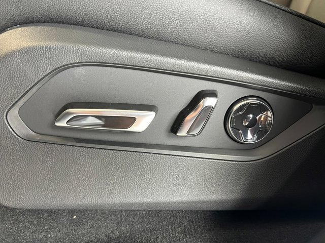 Vehicle image 15 of 39