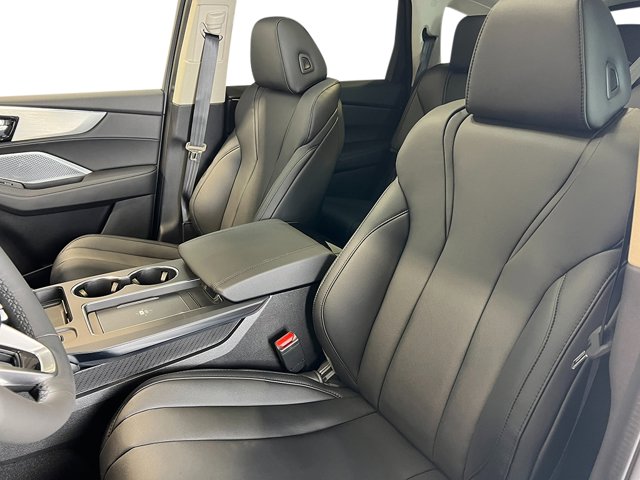 Vehicle image 14 of 39