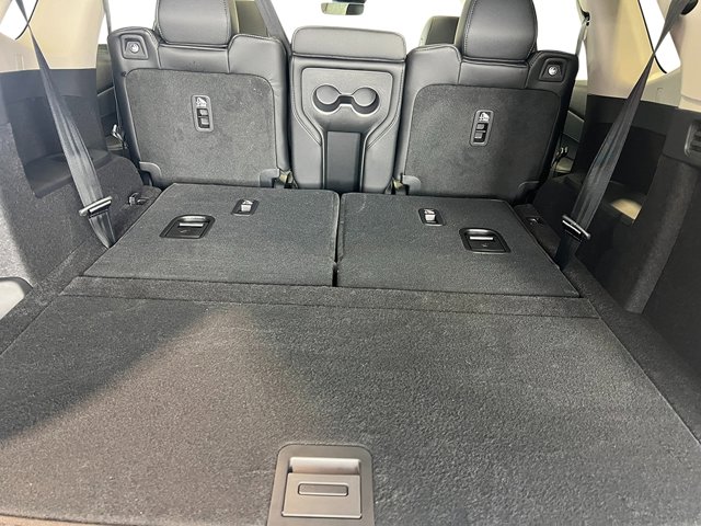 Vehicle image 33 of 39