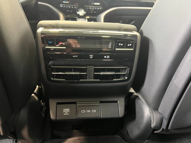 Vehicle image 30 of 39