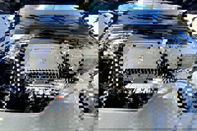 Vehicle image 17 of 20