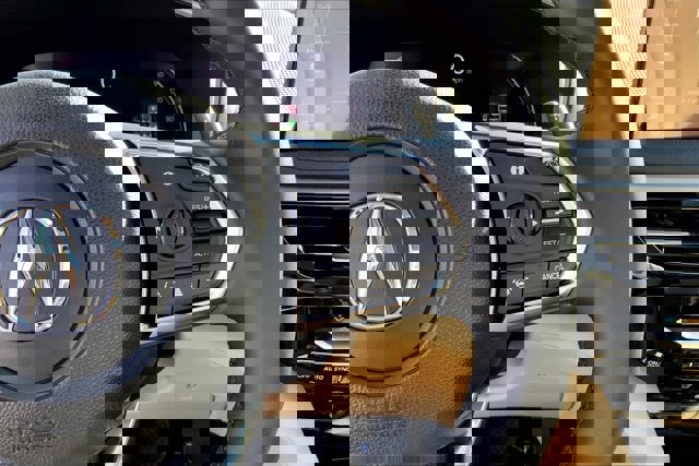 Vehicle image 9 of 20