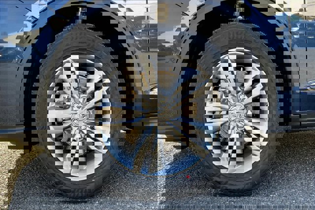 Vehicle image 18 of 20