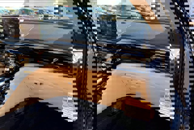 Vehicle image 15 of 20
