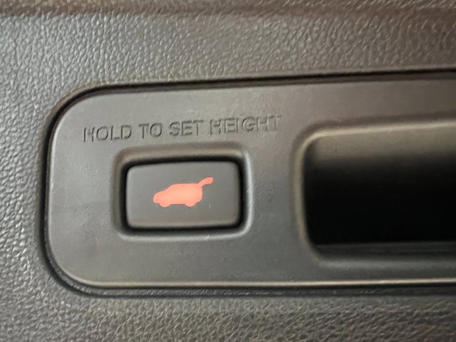 Vehicle image 32 of 39