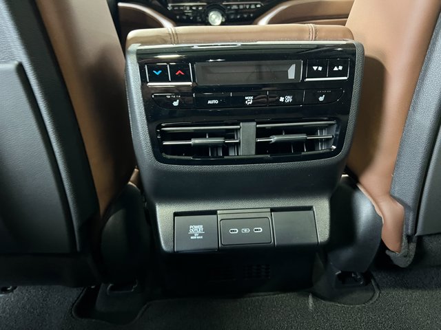 Vehicle image 31 of 39