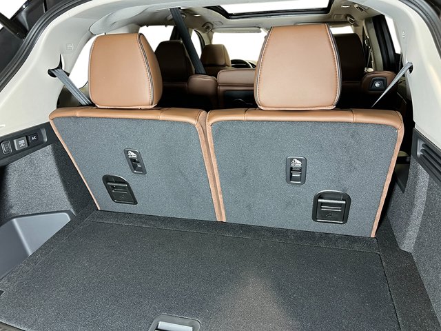 Vehicle image 33 of 39