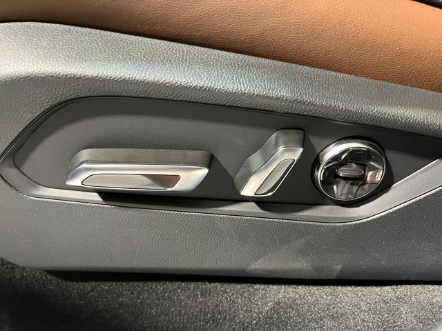 Vehicle image 14 of 39