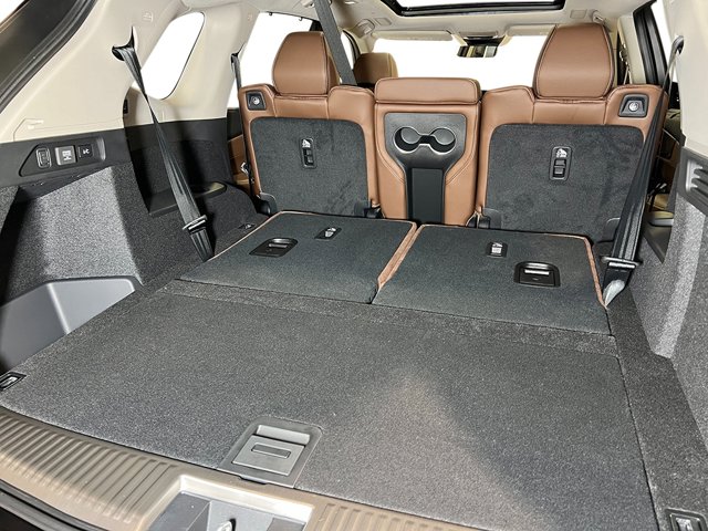 Vehicle image 34 of 39