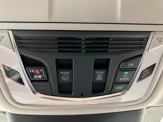 Vehicle image 18 of 39