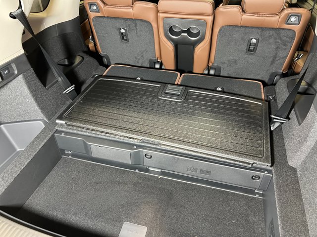 Vehicle image 35 of 39