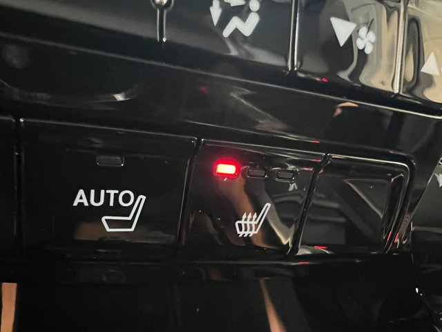 Vehicle image 25 of 40