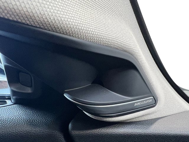 Vehicle image 27 of 40