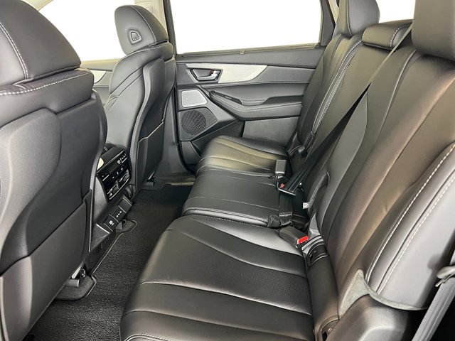Vehicle image 31 of 40