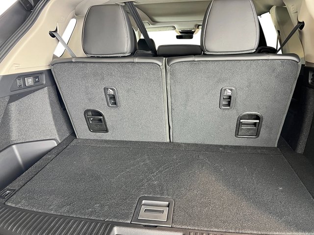 Vehicle image 33 of 40