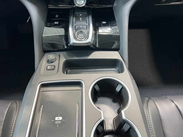 Vehicle image 24 of 40