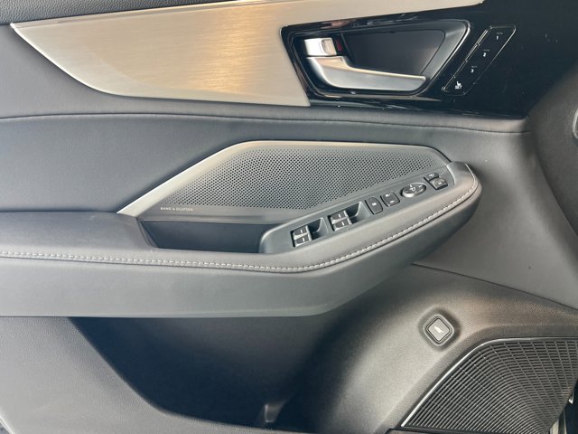 Vehicle image 16 of 40