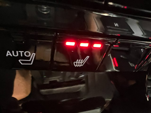 Vehicle image 25 of 40
