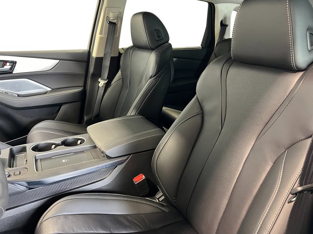 Vehicle image 14 of 40