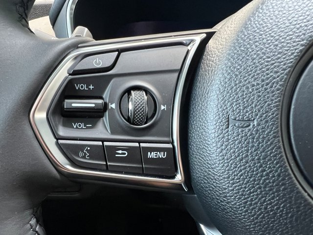 Vehicle image 19 of 40