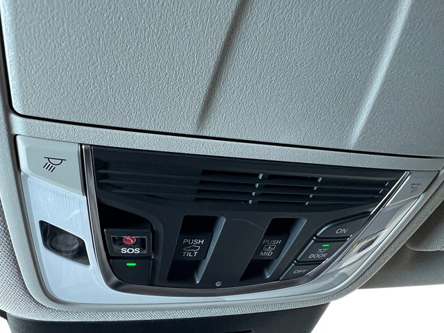Vehicle image 28 of 40