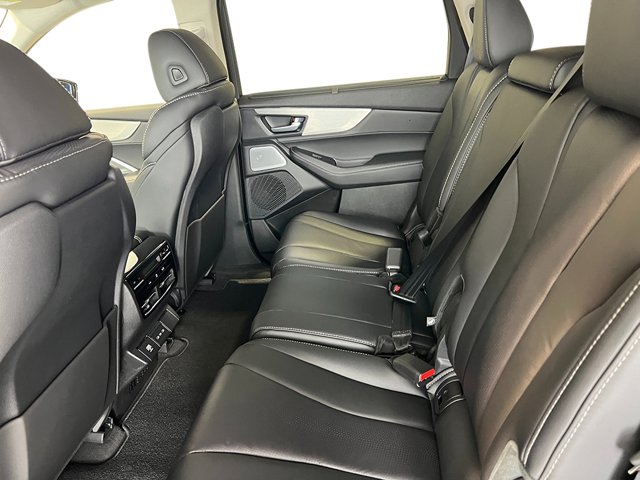 Vehicle image 31 of 40