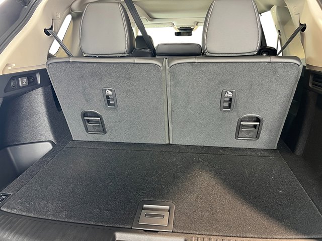 Vehicle image 33 of 40
