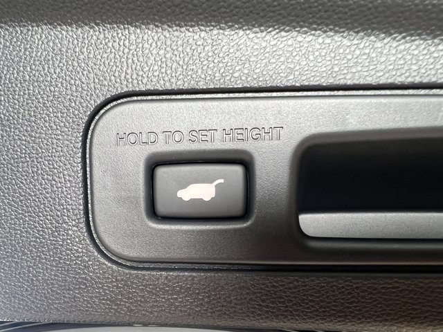 Vehicle image 37 of 40