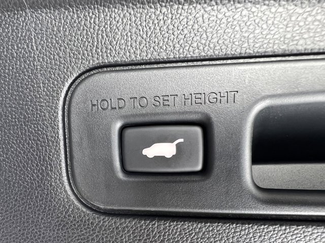 Vehicle image 37 of 40